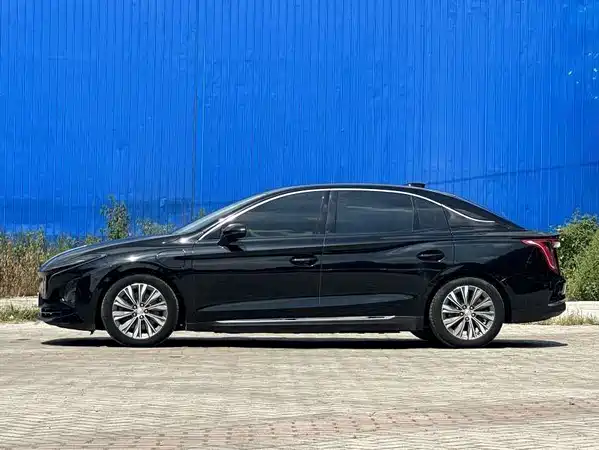 Hongqi E-QM5 2023
