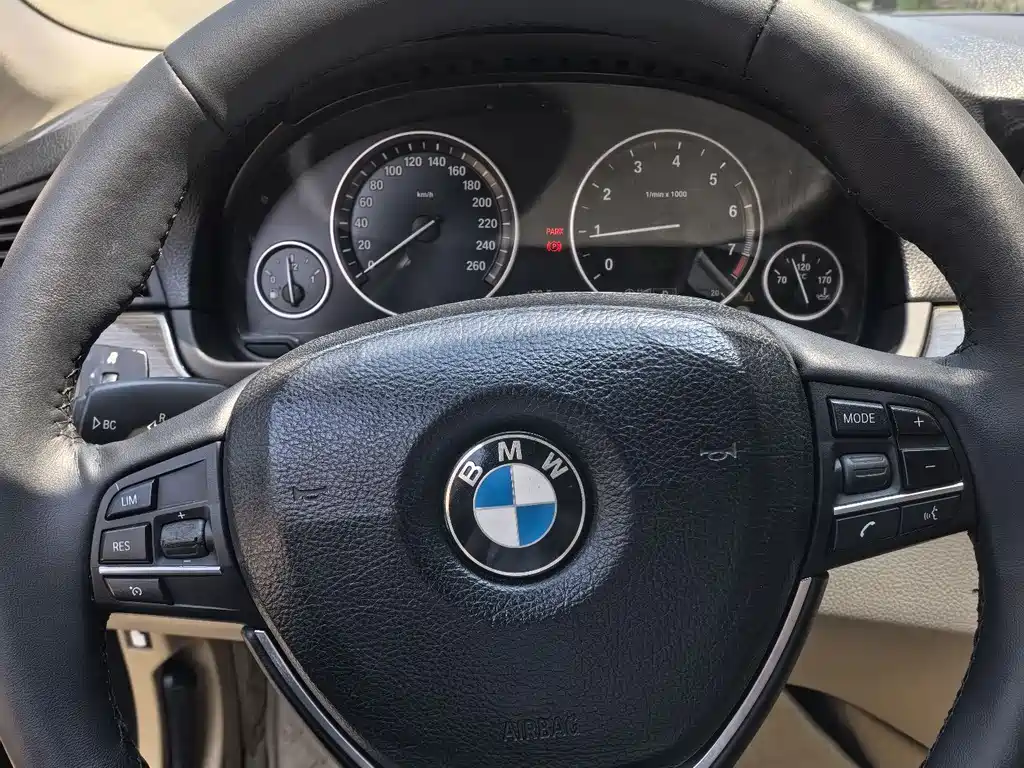 BMW 5 Series 2015 — фото 8