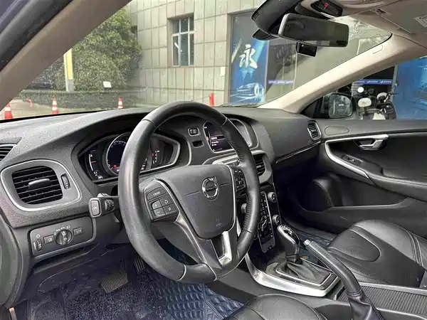 Volvo V40 2019
