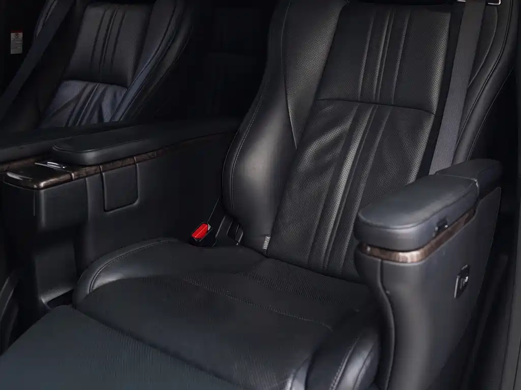 Toyota Alphard 2022 — фото 10