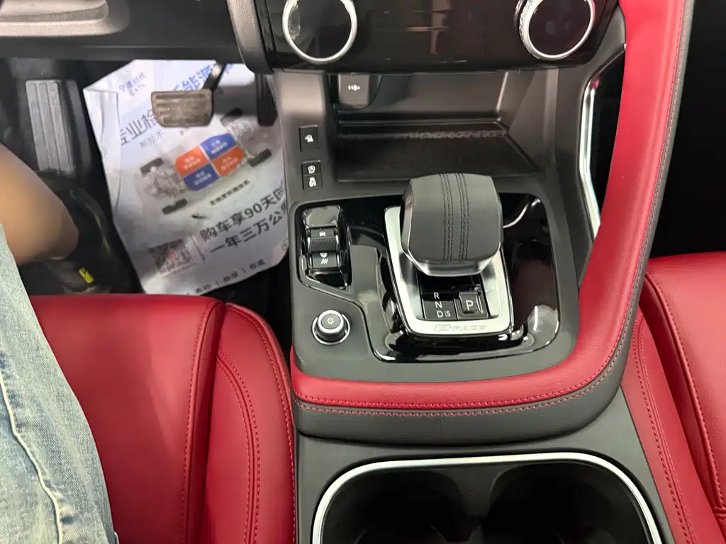 Jaguar E-PACE 2023 — фото 14
