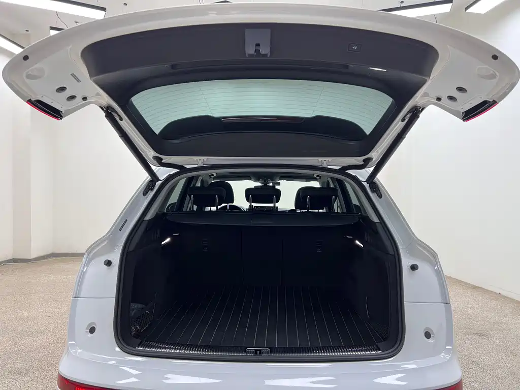 Audi Q5L 2023 — фото 26