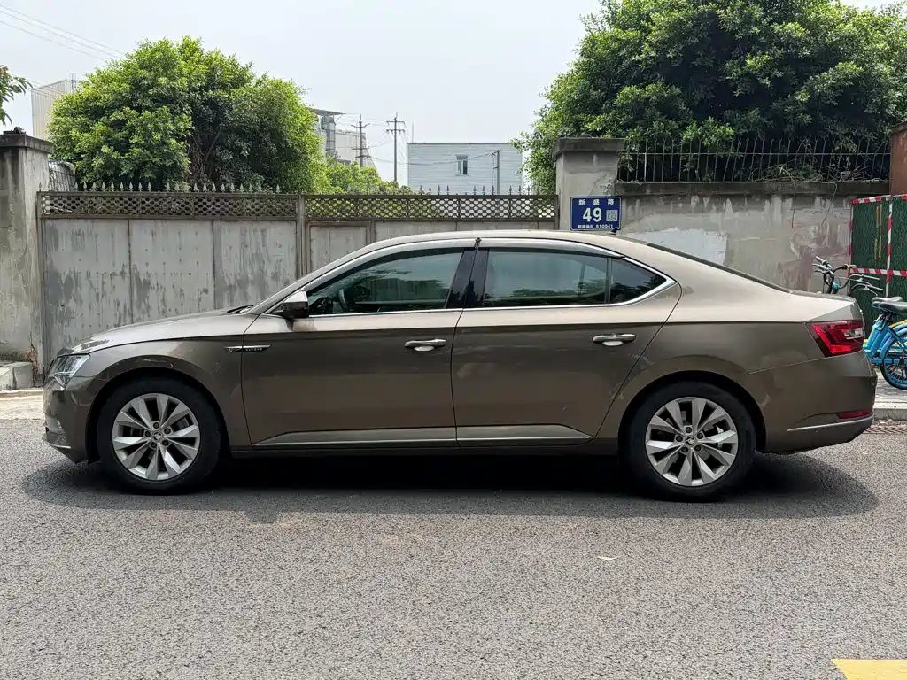 Skoda Superb 2018 — фото 3