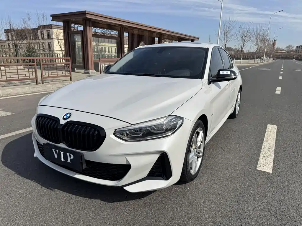 BMW 1 Series 2023 — фото 1