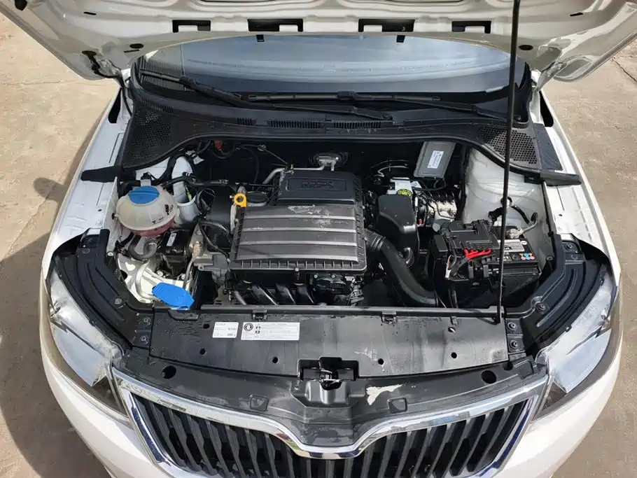 Skoda Rapid 2017 — фото 10