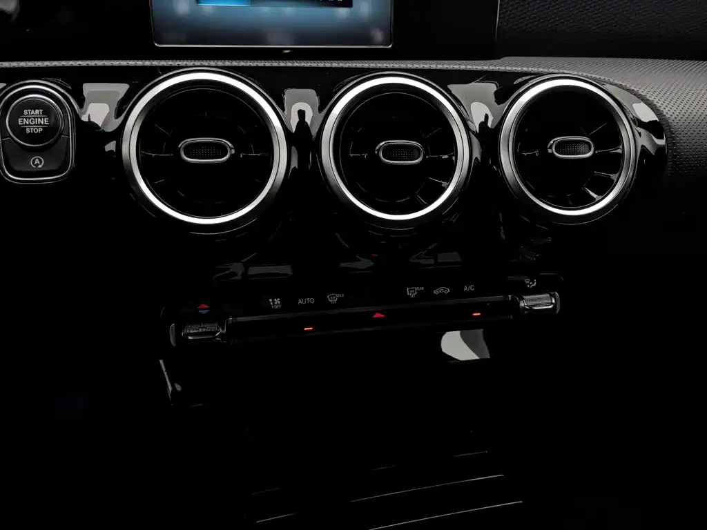 Mercedes-Benz A-Class 2019 — фото 12