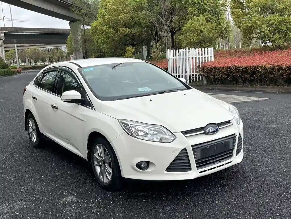 Ford Focus 2014 — фото 3