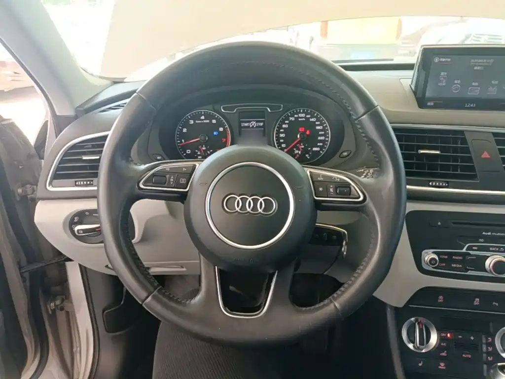 Audi Q3 2016 — фото 11