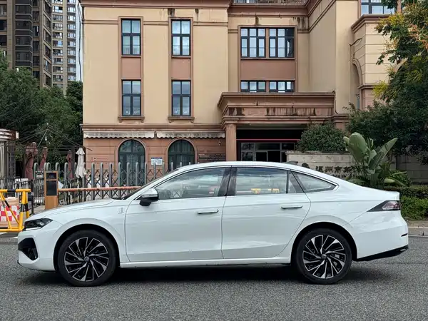 Volkswagen Sagitar 2025