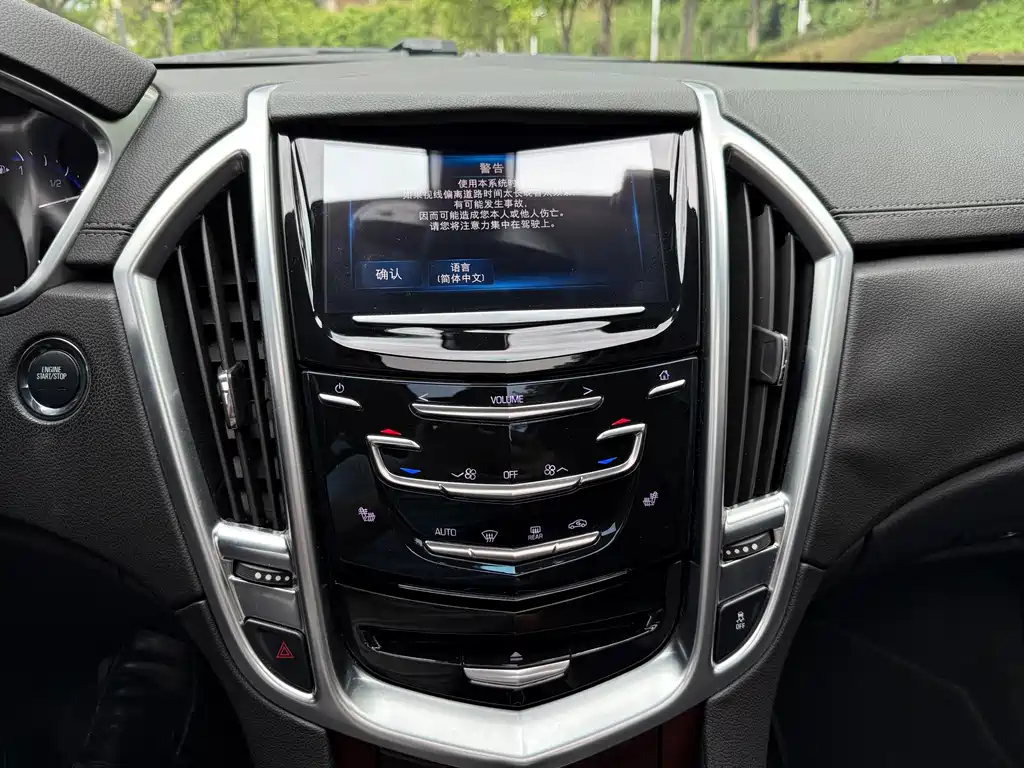 Cadillac SRX 2015 — фото 13