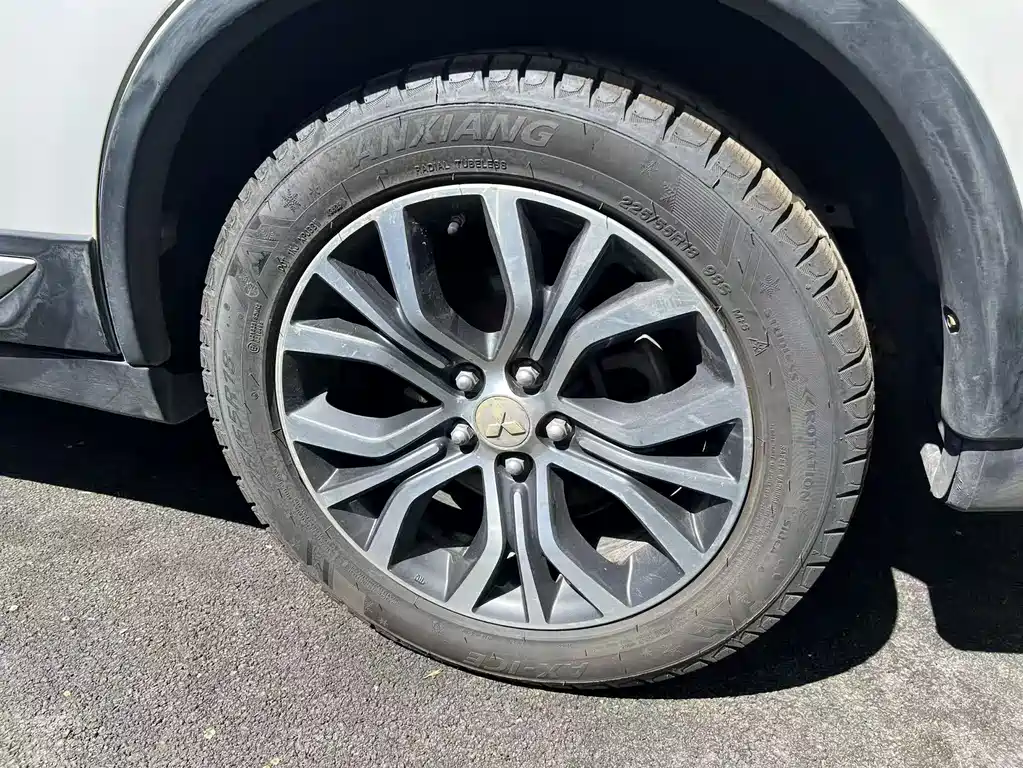 Mitsubishi Outlander 2018 — фото 20