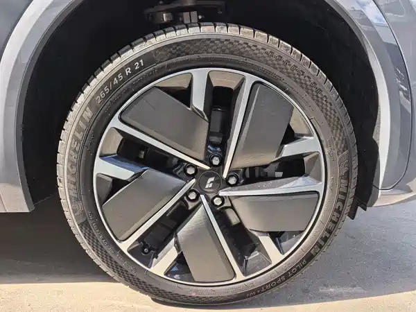 Li Auto L7 2025