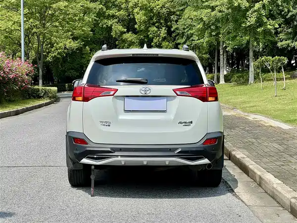 Toyota RAV4 2015