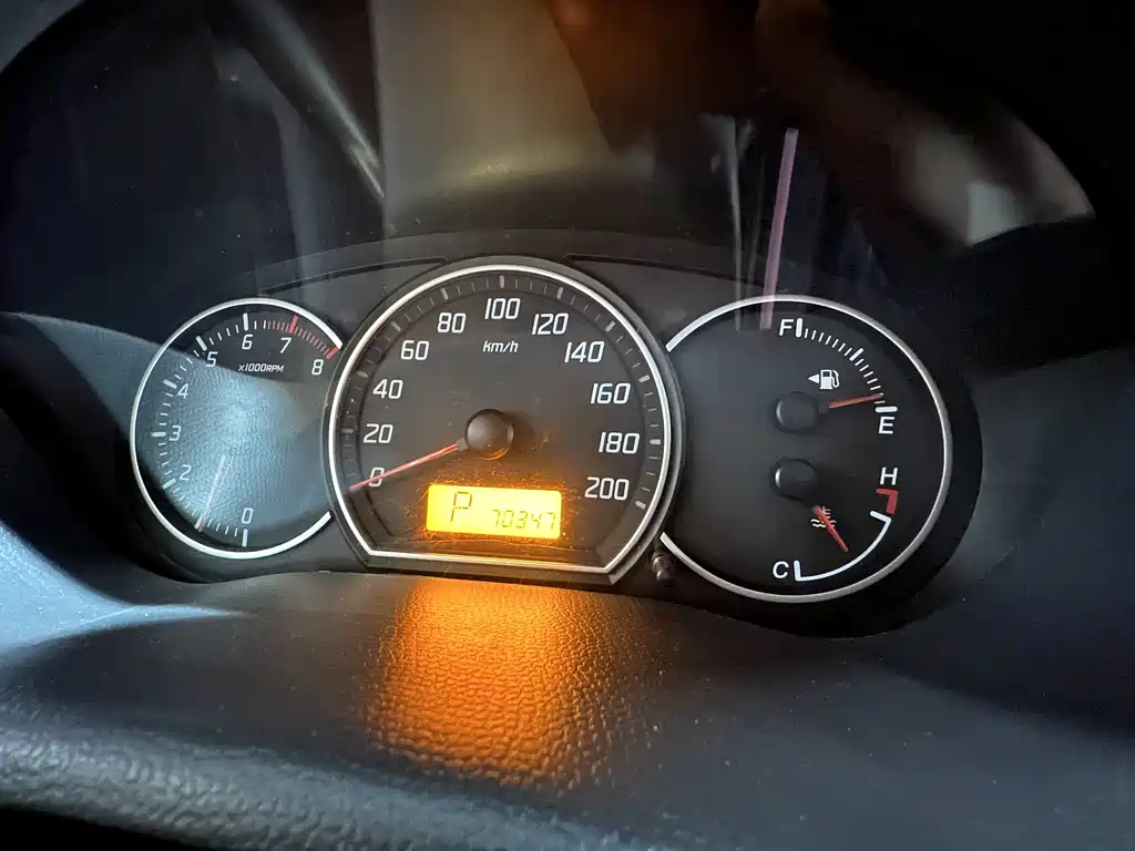 Suzuki Swift 2015 — фото 12