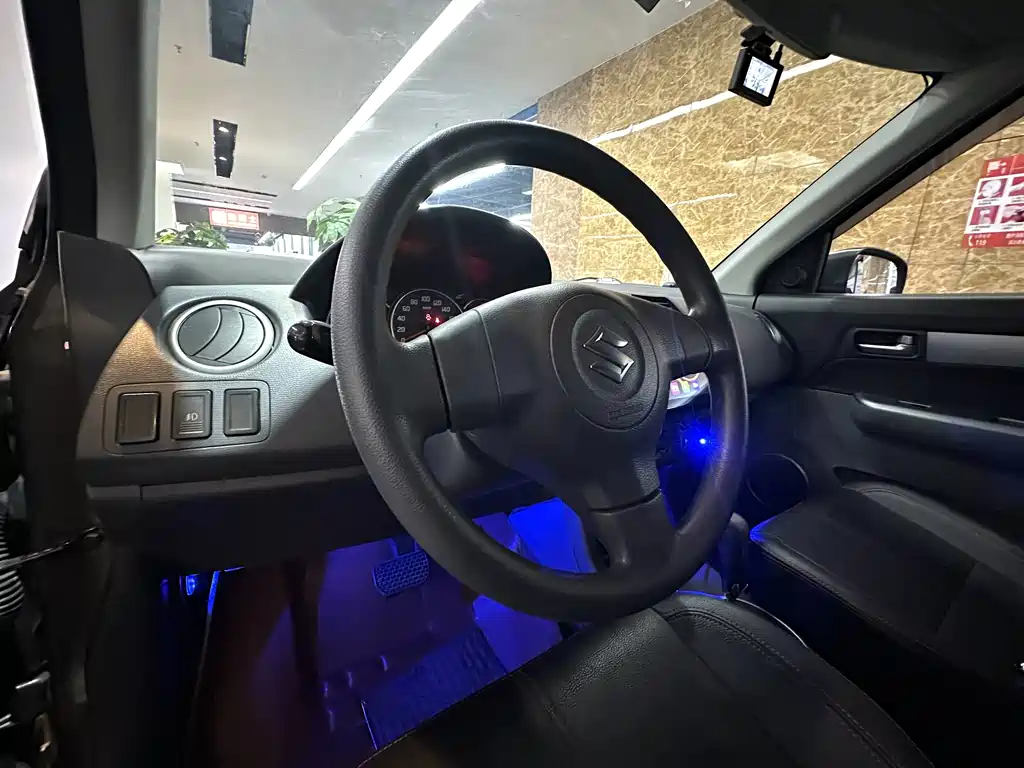 Suzuki Swift 2015 — фото 18