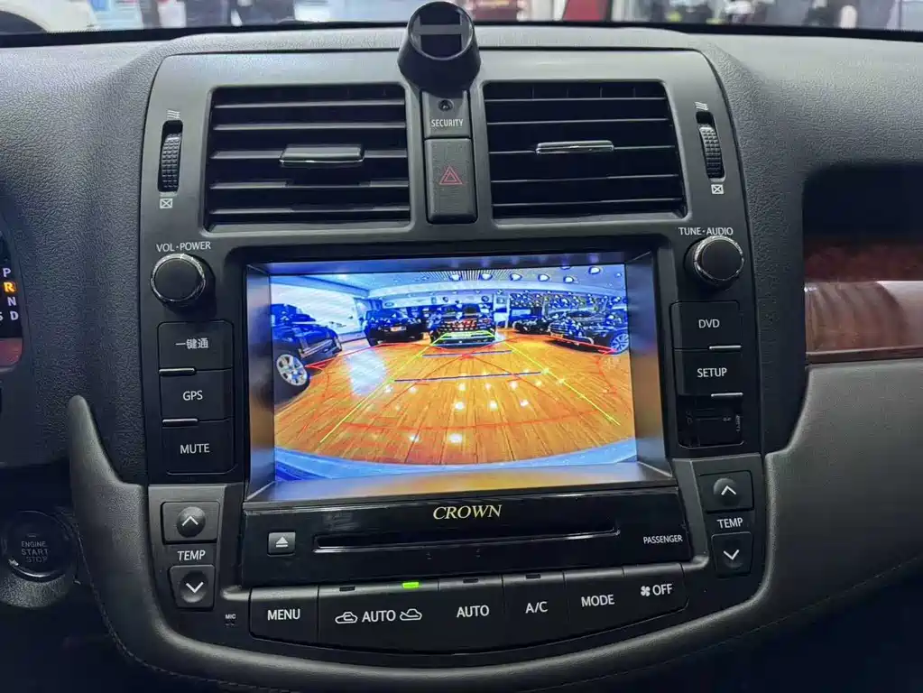 Toyota Crown 2015 — фото 13