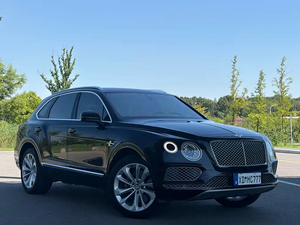Bentley Bentayga 2018 — фото 2