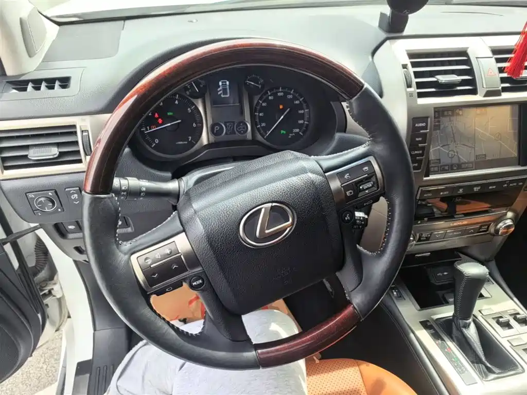 Lexus GX 2015 — фото 11