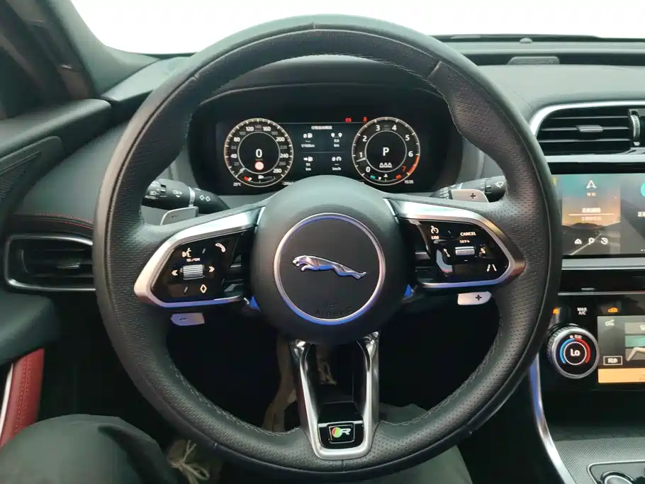 Jaguar XEL 2023 — фото 15