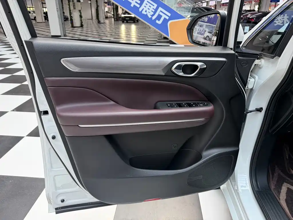 GAC Motor Trumpchi M6 2022 — фото 7