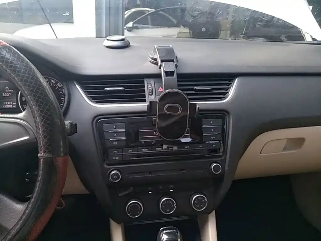 Skoda Octavia 2015 — фото 13