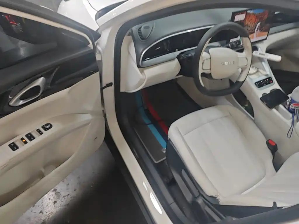 Geely Galaxy Starwish 2025 — фото 16