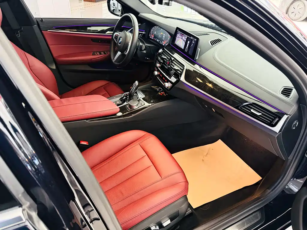 BMW 5 Series 2020 — фото 10