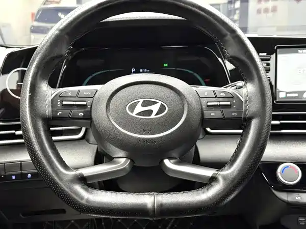 Hyundai Elantra 2023