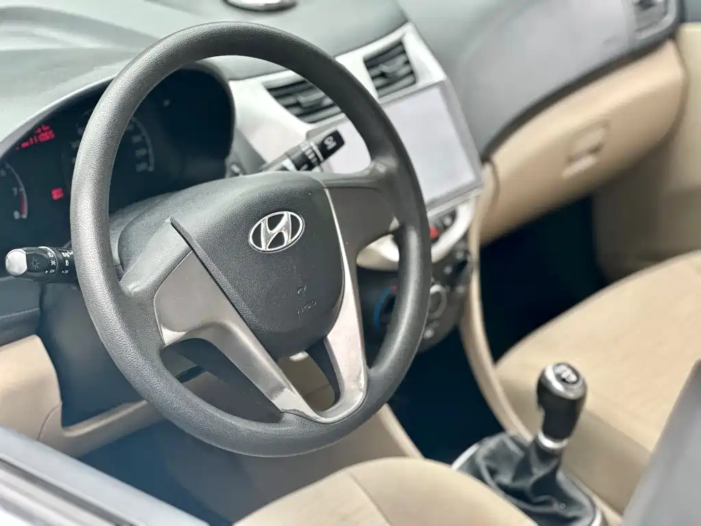 Hyundai Verna 2016 — фото 20