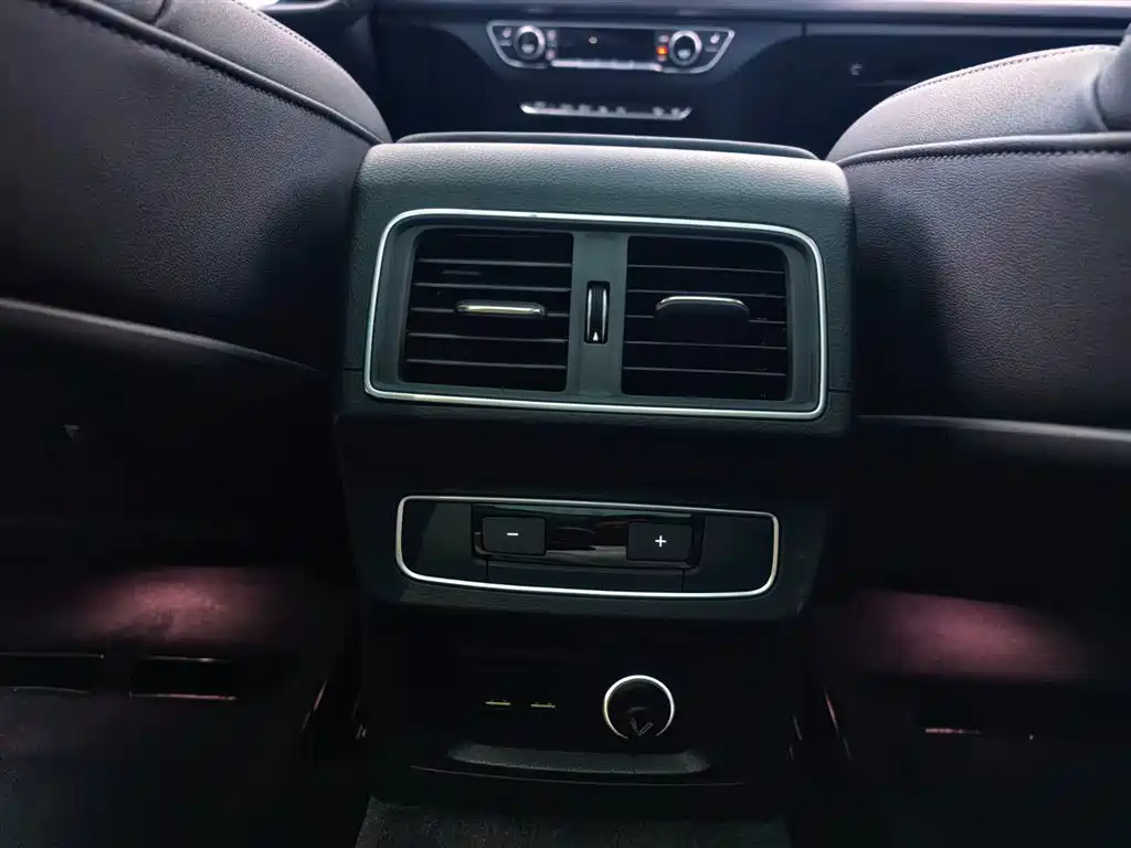 Audi Q5L 2023 — фото 13