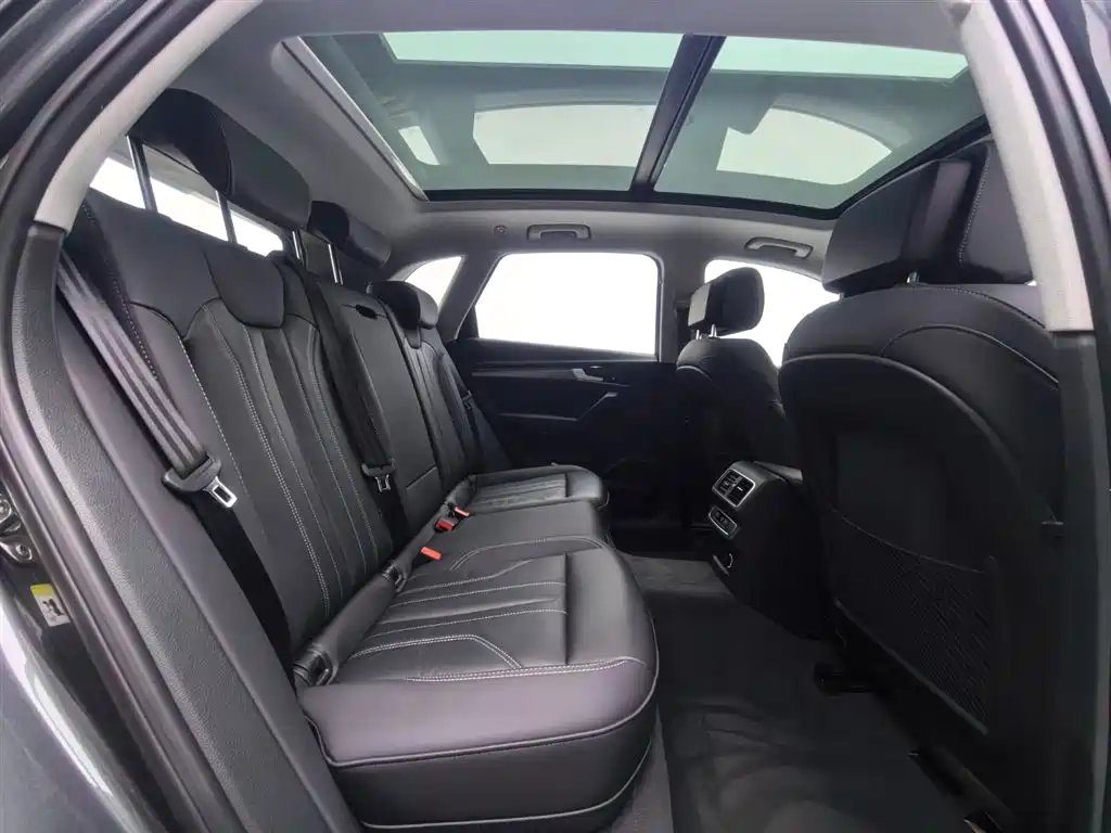 Audi Q5L 2023 — фото 10
