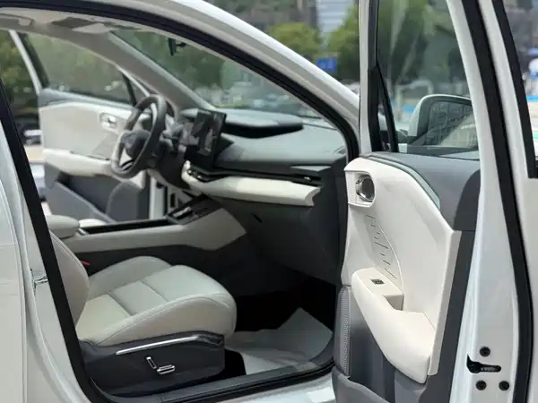 Lynk & Co 06 EM-P 2026