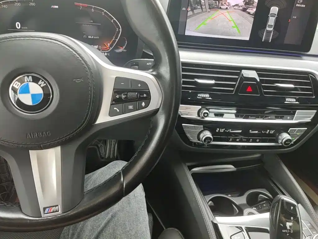 BMW 5 Series 2023 — фото 10