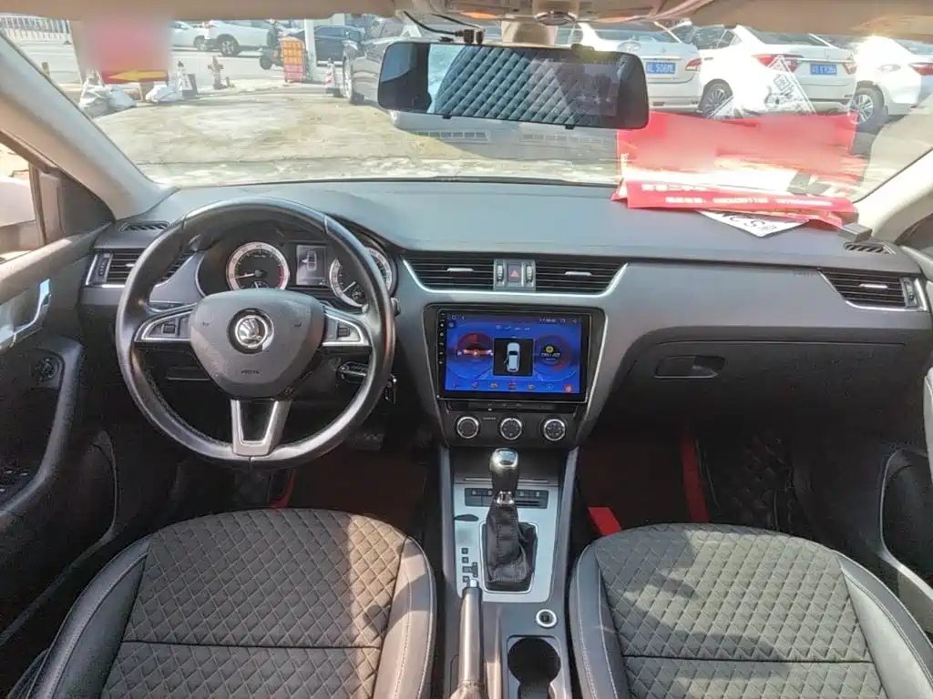 Skoda Octavia 2017 — фото 10