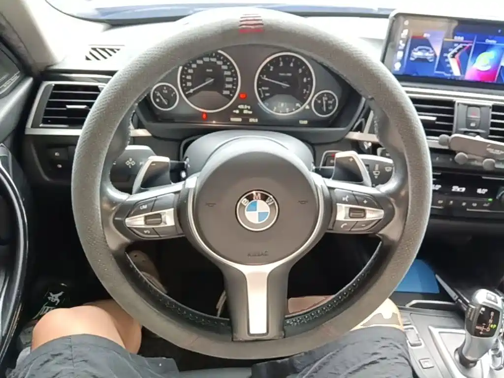 BMW 3 Series 2017 — фото 11