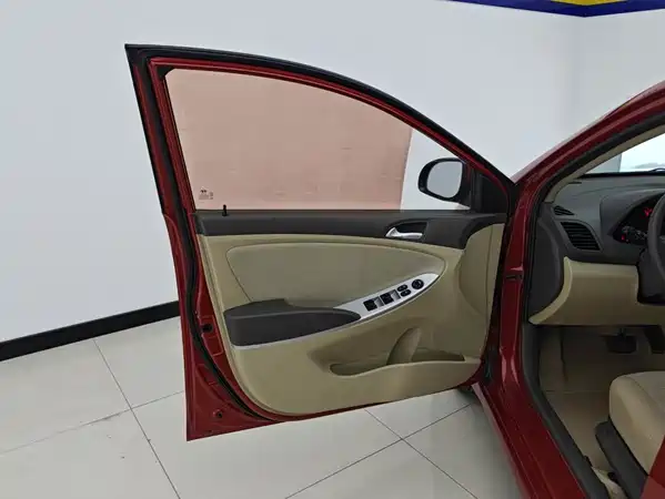 Hyundai Accent 2013
