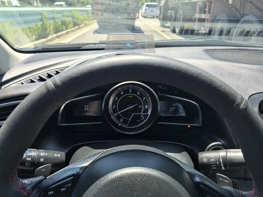 Mazda 3 Axela 2015 — фото 13