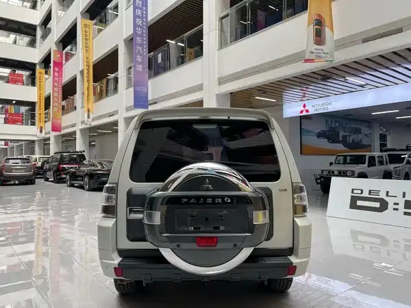 Mitsubishi Pajero 2018
