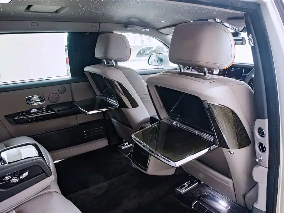 Rolls-Royce Phantom 2019 — фото 12