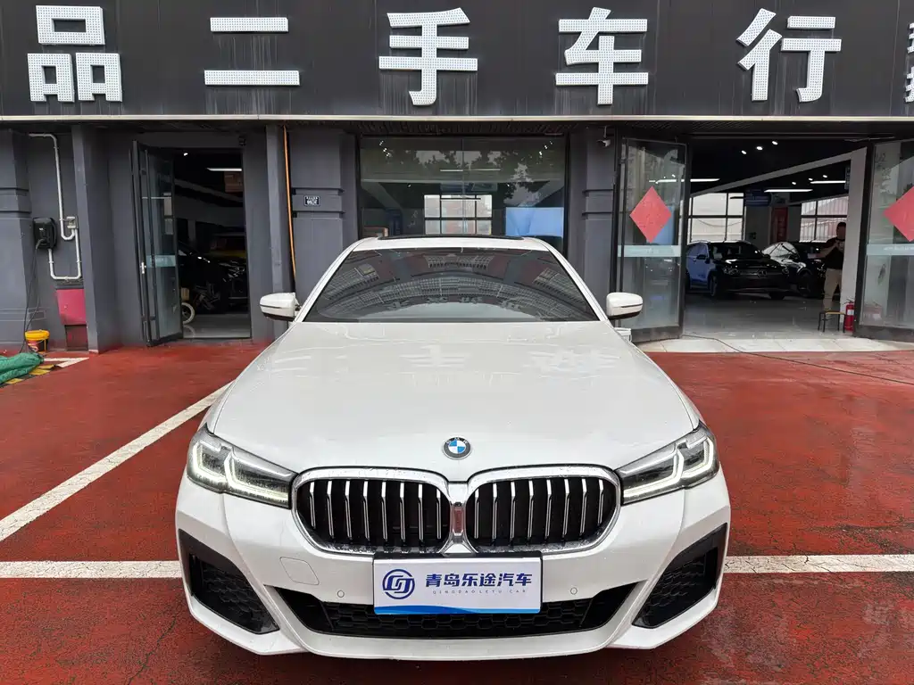 BMW 5 Series 2023 — фото 1