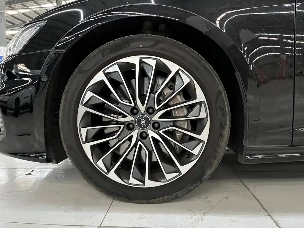 Audi A6L New Energy 2023 — фото 14
