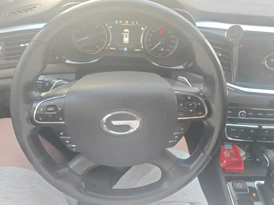 GAC Trumpchi GS8 2017 — фото 15