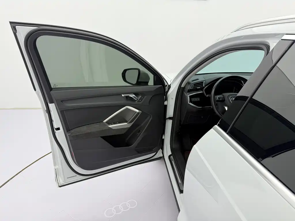 Audi Q3 2022 — фото 23