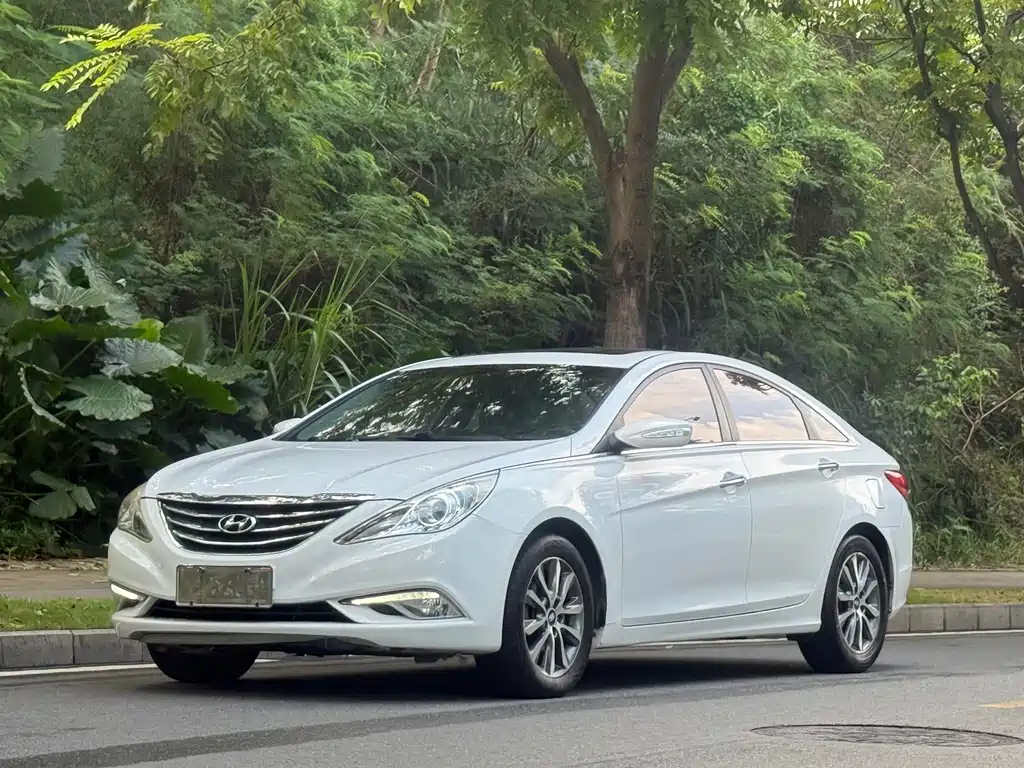 Hyundai Sonata 2013 — фото 1