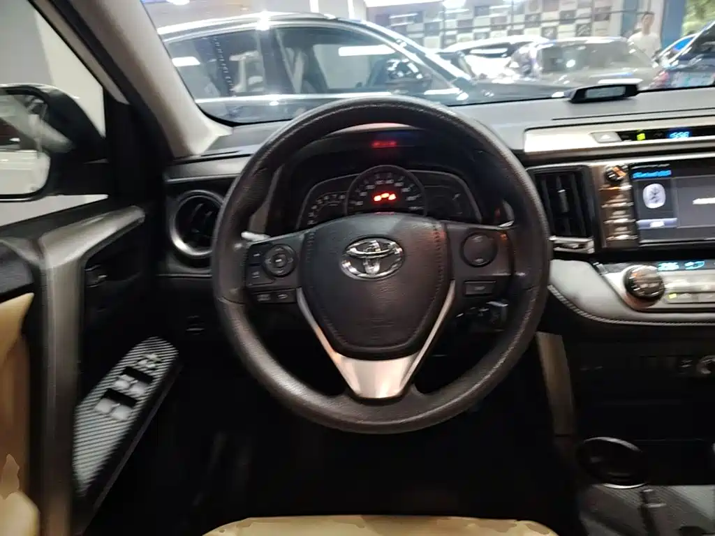 Toyota RAV4 2015 — фото 11