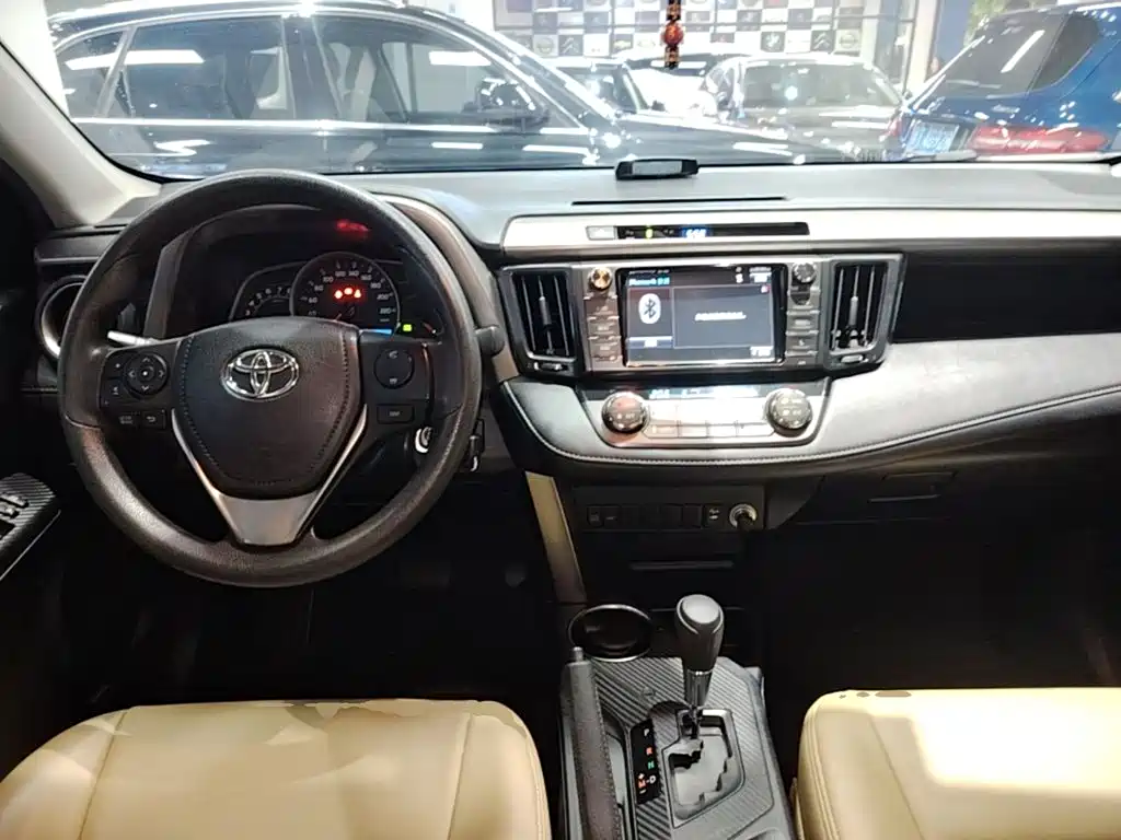 Toyota RAV4 2015 — фото 10