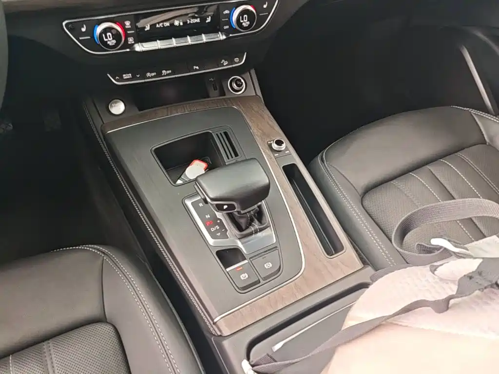 Audi Q5L 2023 — фото 14