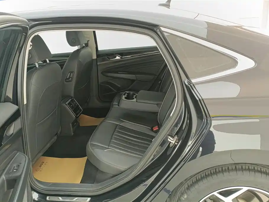 Volkswagen Passat 2023 — фото 11