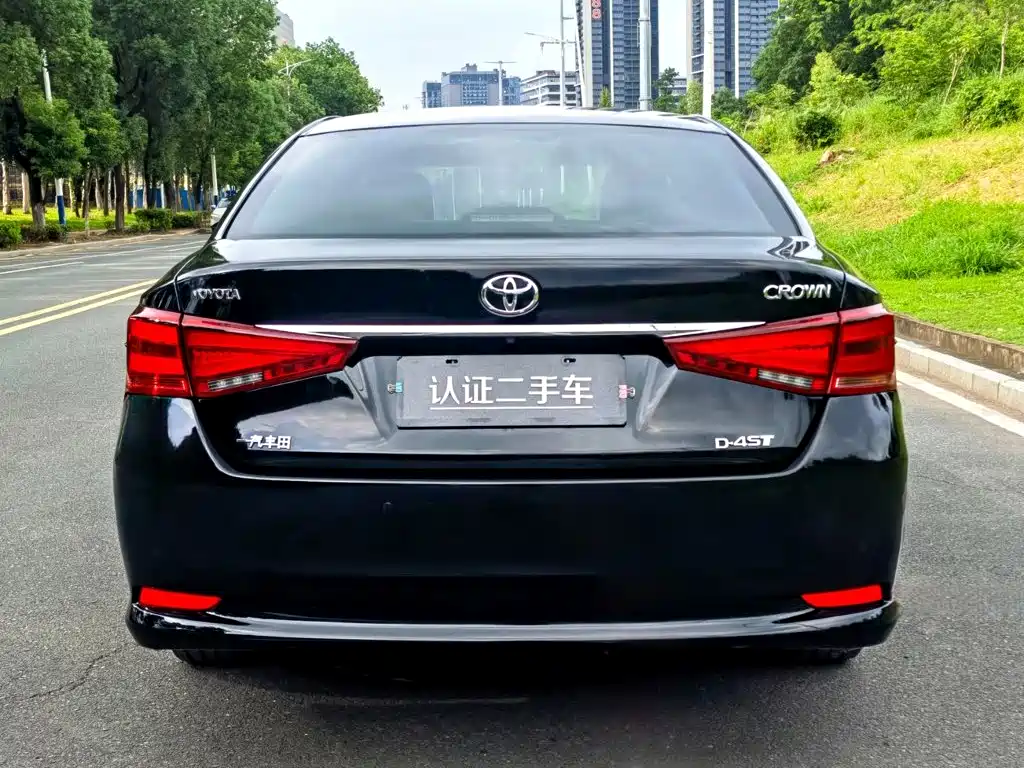 Toyota Crown 2017 — фото 6