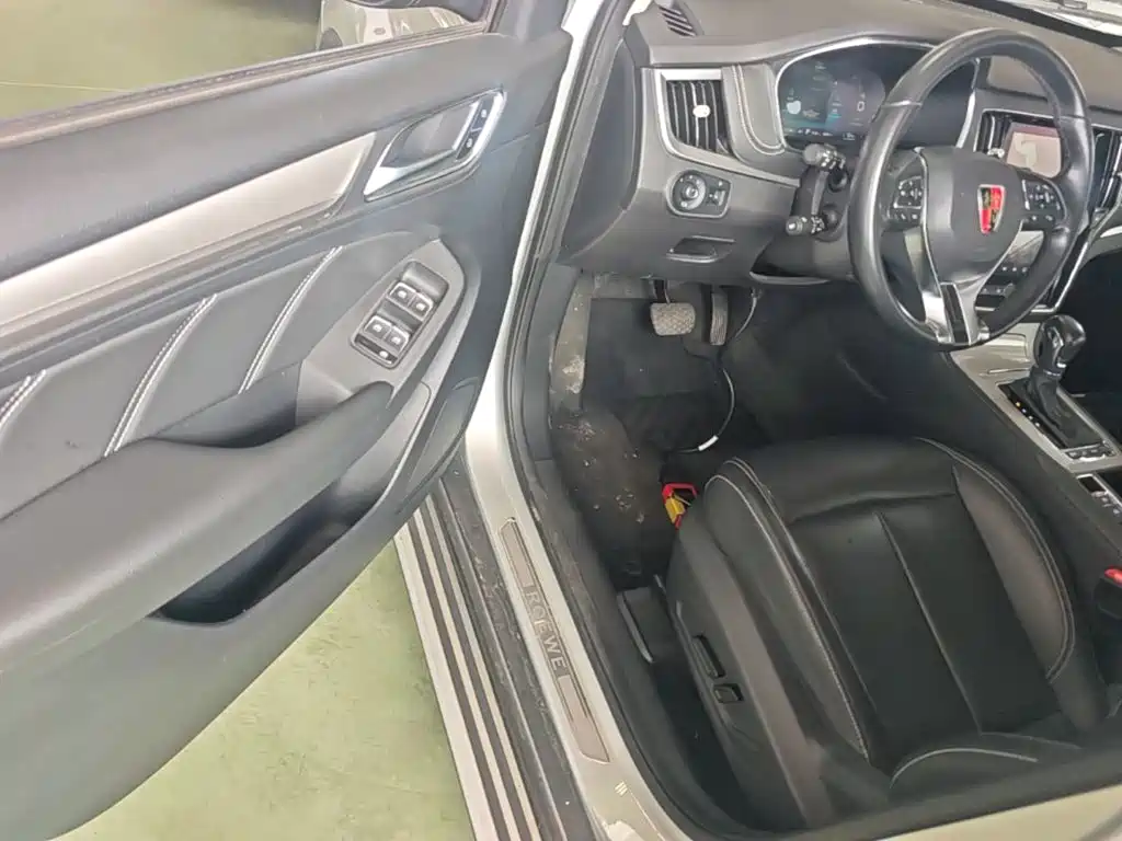 Roewe RX5 New Energy 2020 — фото 16